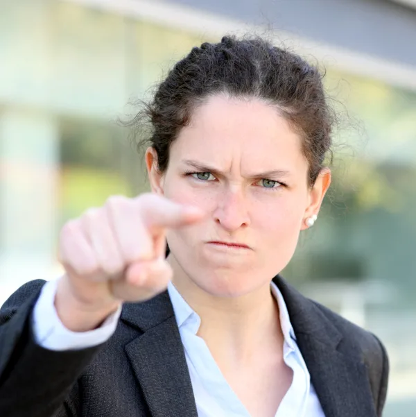 Wütende Angehörige iStock AntonioGuillem.jpg