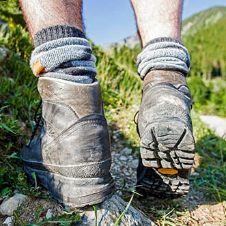 Wanderschuhe Quadrat iStock BirgitKorber -1154061083 Wanderschuhe