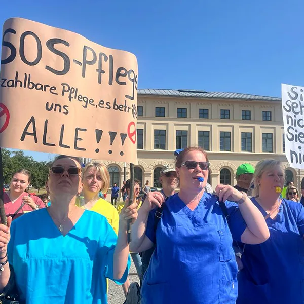 Pflege in Not MV Demonstration.jpg