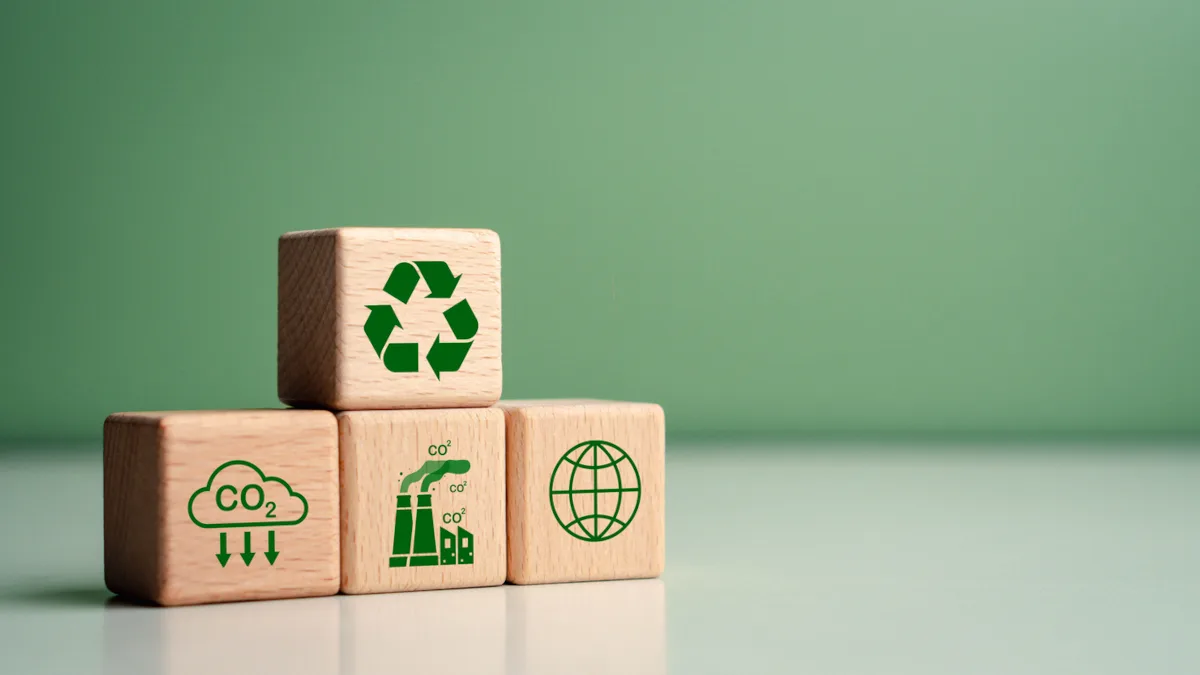 949970a6e639-Emissionshandel-iStock-phakphum-patjangkata-2210692242 Emissionshandel