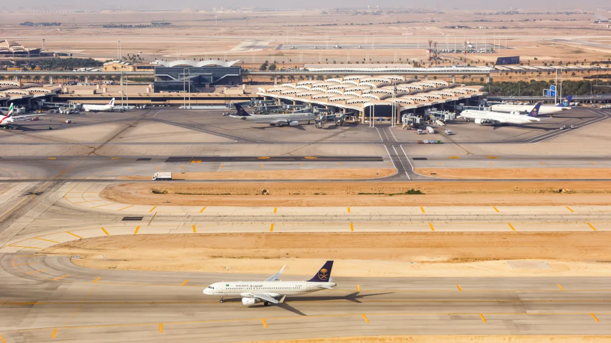 Saudi Arabien Riad Flughafen iStock Boarding1Now -2149737006