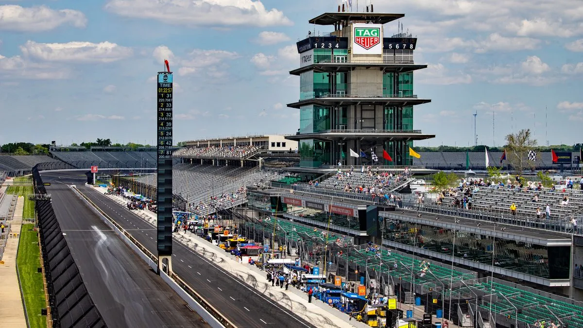 2d4fadaa9928-USA-Indianapolis-Speedway-Auto-Foto-iStock-Jetcityimage USA Indianapolis Speedway Auto Foto iStock Jetcityimage