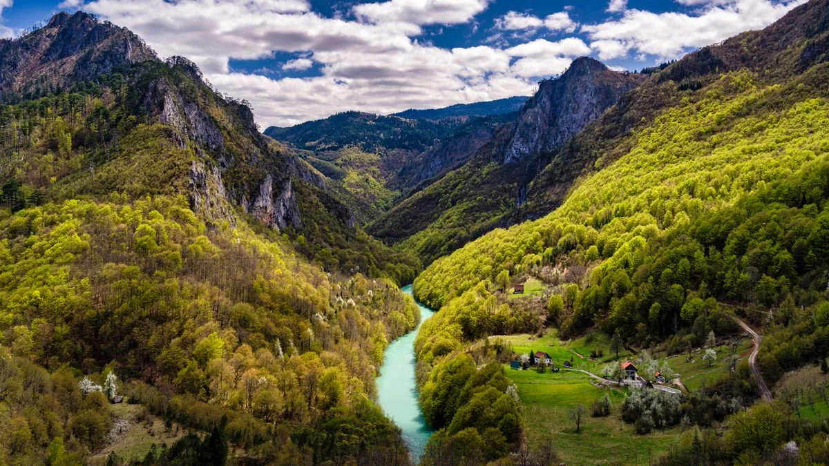 7fea134f959b-Montenegro-Tara-Schlucht-Foto-iStock-Toma-Paunovic Montenegro Tara Schlucht Foto iStock Toma Paunovic