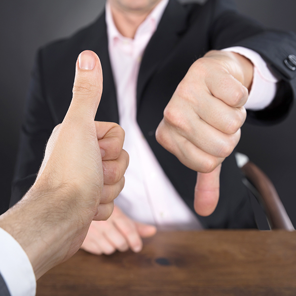 Verhandlungen Daumen hoch runter iStock AndreyPopov.jpg