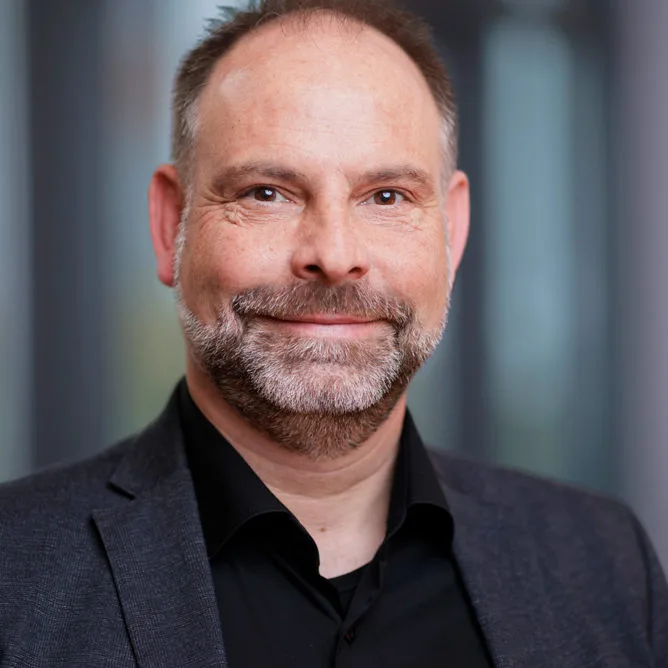 Oliver Hölters Akmas Caritas