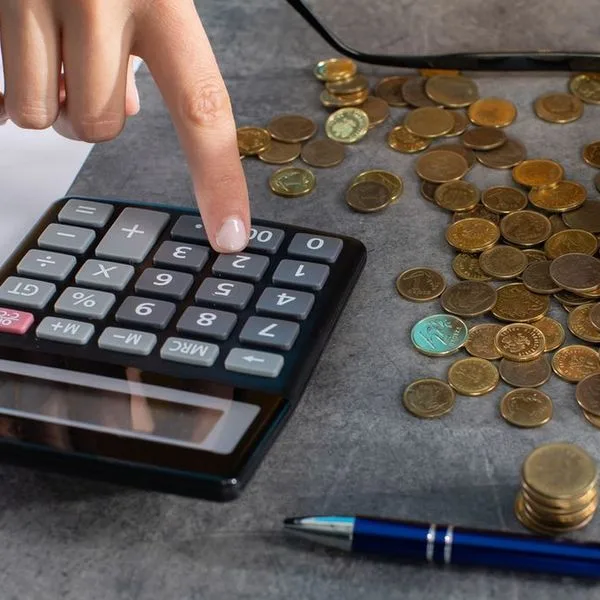 Geld Pleite Existenzangst Quadrat Foto iStock fotodrobik