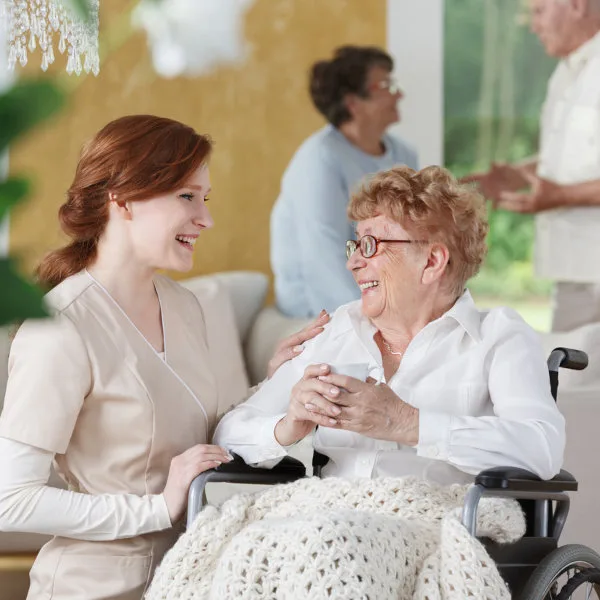 Pflegekraft Altenpflege Gespräch