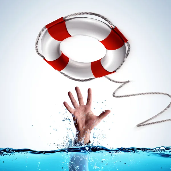 Rettungsring Ertrinkender iStock RomoloTavani.jpg