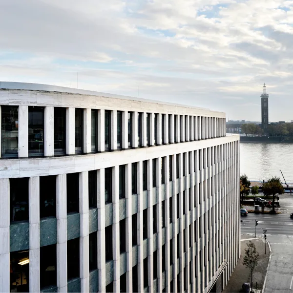 Institut der Deutschen Wirtschaft Gebäude Köln.jpg
