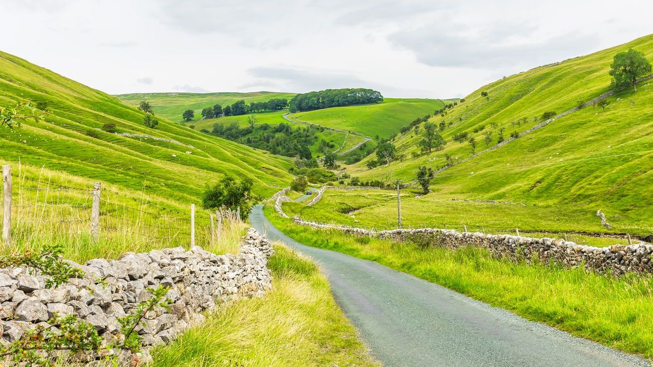 Großbritannien Yorkshire Dales von Kettlewell in Wharfedale über Moorland nach Coverdale