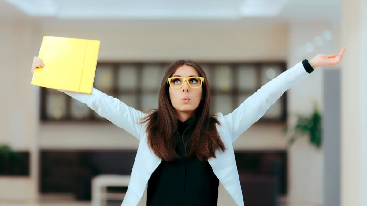 2c6f0ca02c8f-Frau-Buero-Kuendigung-Freiheit-iStock-nicoletaionescu Frau Büro Kündigung Freiheit iStock nicoletaionescu.jpg