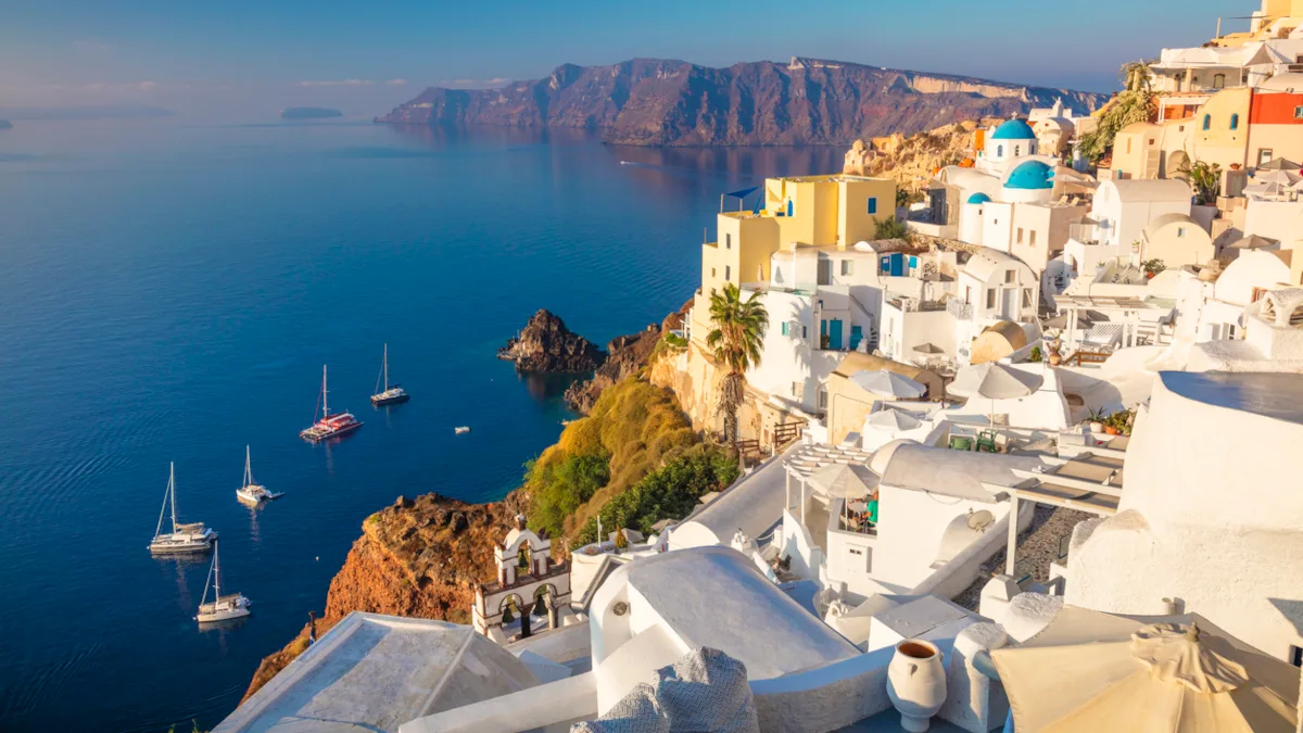 39fcbb67e562-Griechenland-Santorin-iStock-a_Taiga-1482811707-1- Griechenland Santorin