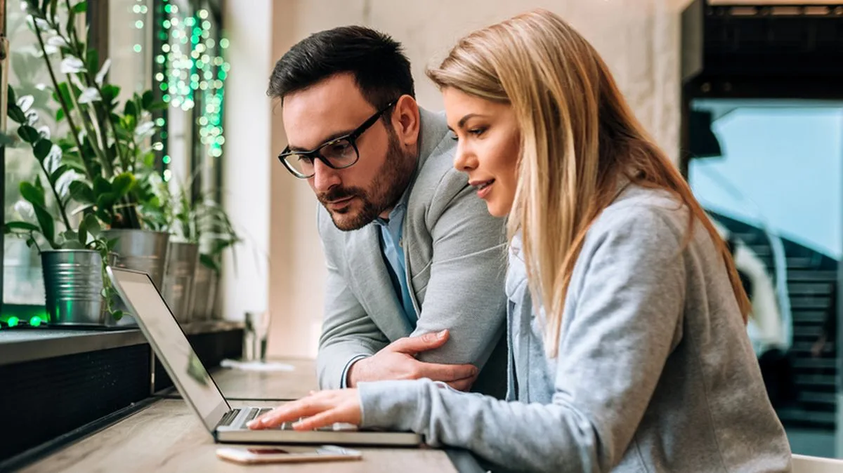 6d08798c3f8d-Paar-Arbeit-PC-Foto-iStock-Norton-RSX Paar Arbeit PC Foto iStock Norton RSX