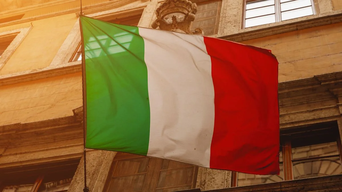 c8cc8743ac5c-Italien-Symbol-Fahne-Flagge-Foto-iStock-9-Parusnikov Italien Symbol Fahne Flagge Foto iStock 9 Parusnikov