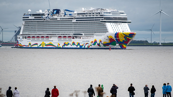 Norwegian Encore auf der Ems Foto David Hecker