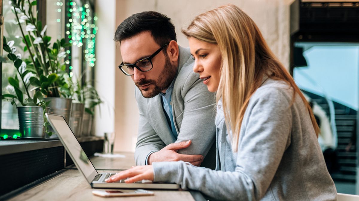 Paar Arbeit PC Foto iStock Norton RSX