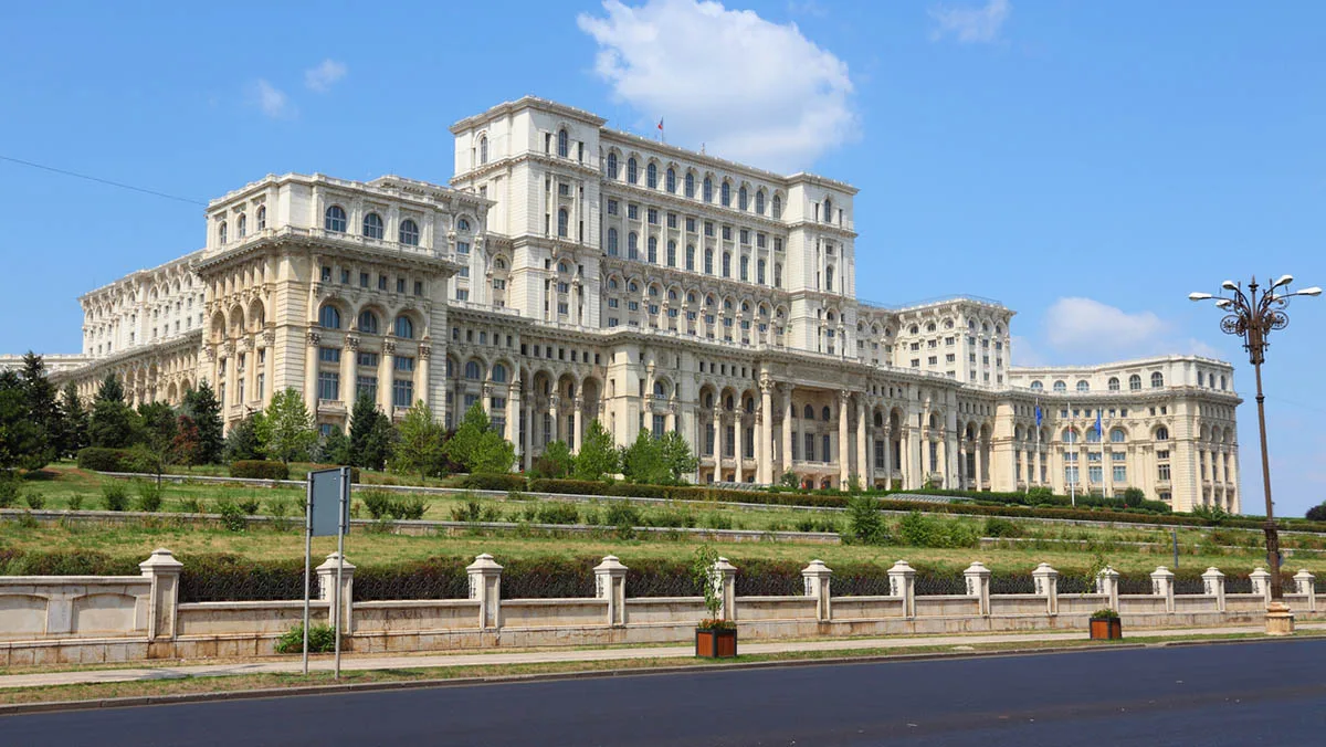 Rumänien Bukarest Parlamentspalast iStock tupungato-177522501 Bukarest Parlamentspalast