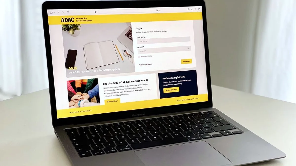2b541043262b-Startseite-ARIS-Laptop-Foto-ADAC-Reisevertrieb Startseite ARIS Laptop Foto ADAC Reisevertrieb