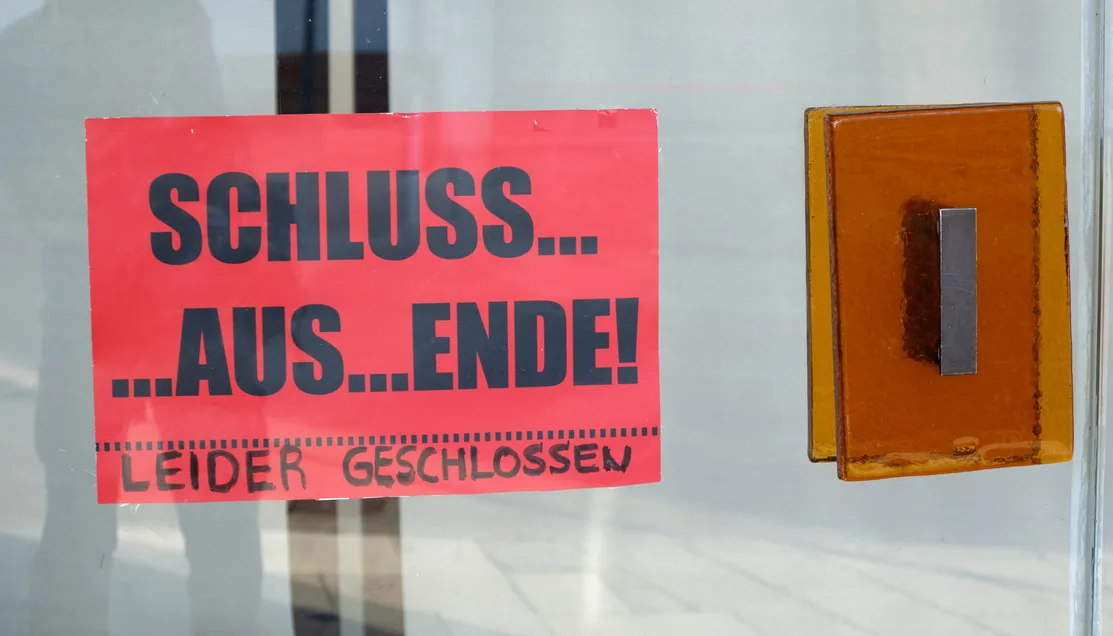6e03a08dd200-iStock-1219366319 Geschlossen, Betriebsaufgabe Bankrott Aufgabe Insolvenz