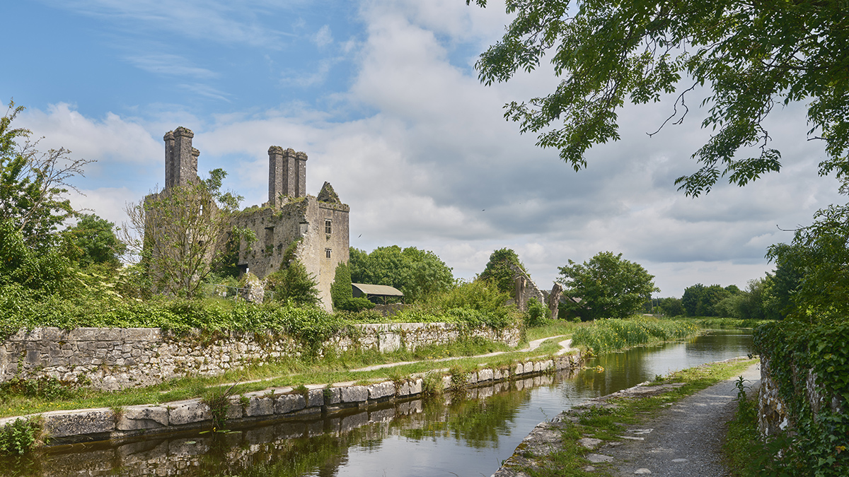 Irland Offaly Grand Canal Way Ballygowan Castle Tourism Ireland/Roamer