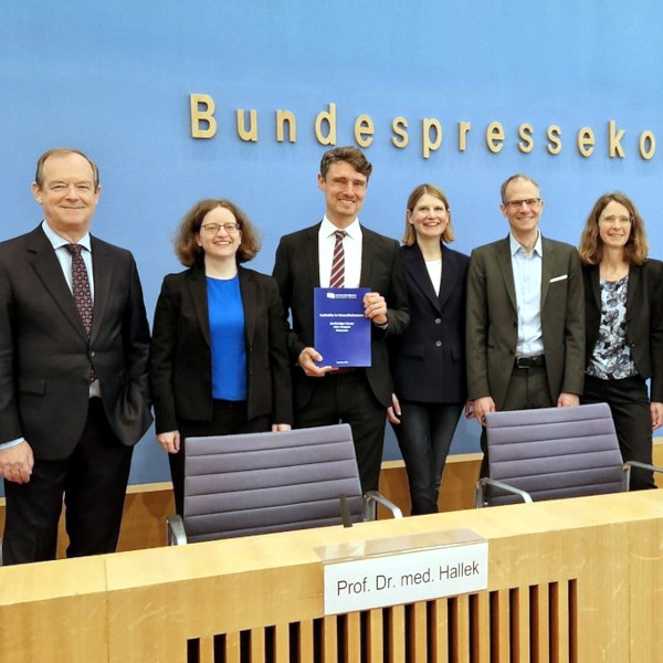 Gutachten Sachverständigenrat Gesundheit und Pflege.jpg