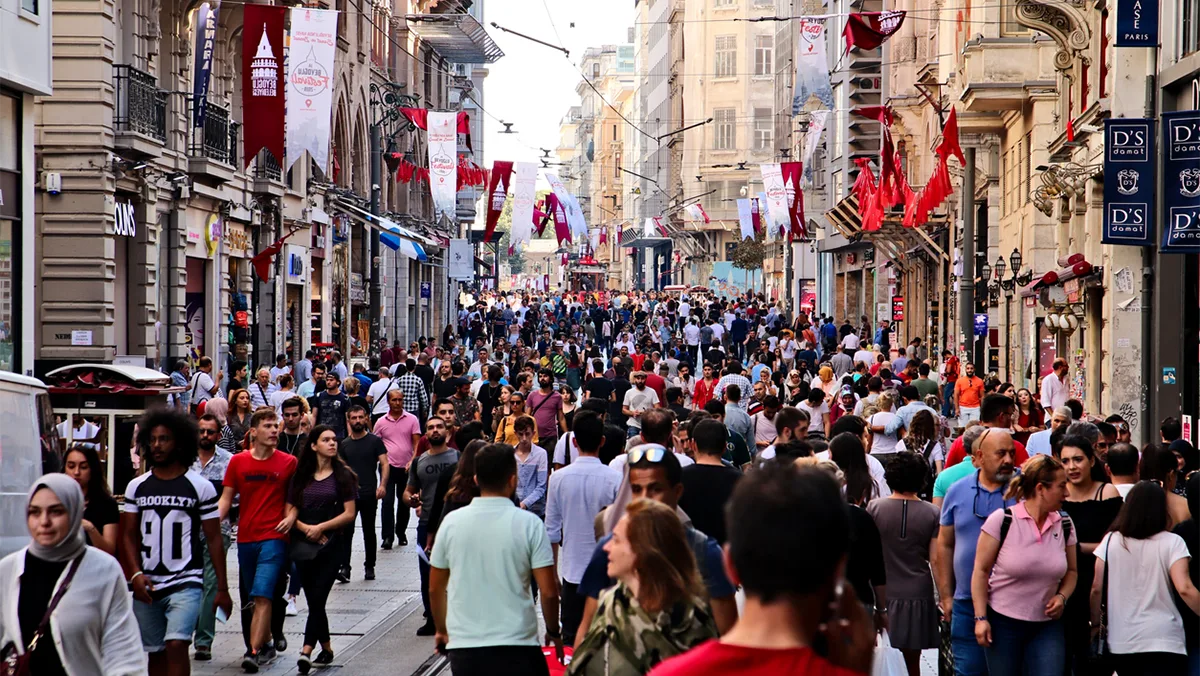 95304faba8c3-Tuerkei-Istanbul-Istiklal-iStock-Wirestock-1439137867 Türkei Istanbul Istiklal