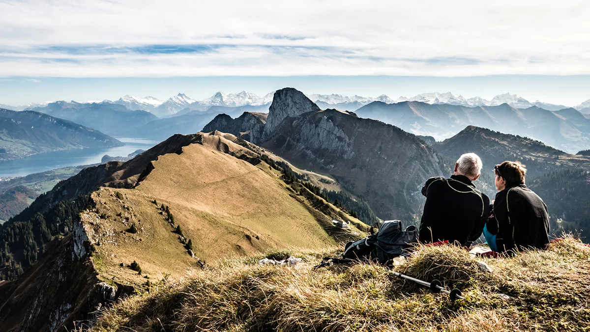Schweiz Wandern berner Oberland Gipfelpanorama iStock Markus Thoenen Schweiz Wandern berner Oberland Gipfelpanorama iStock Markus Thoenen