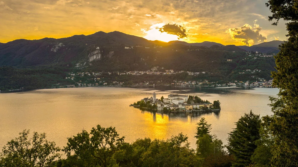 42d22006b7b4-Italien-Ortasee-iStock-Robertobinetti70-523892387 Italien Ortasee
