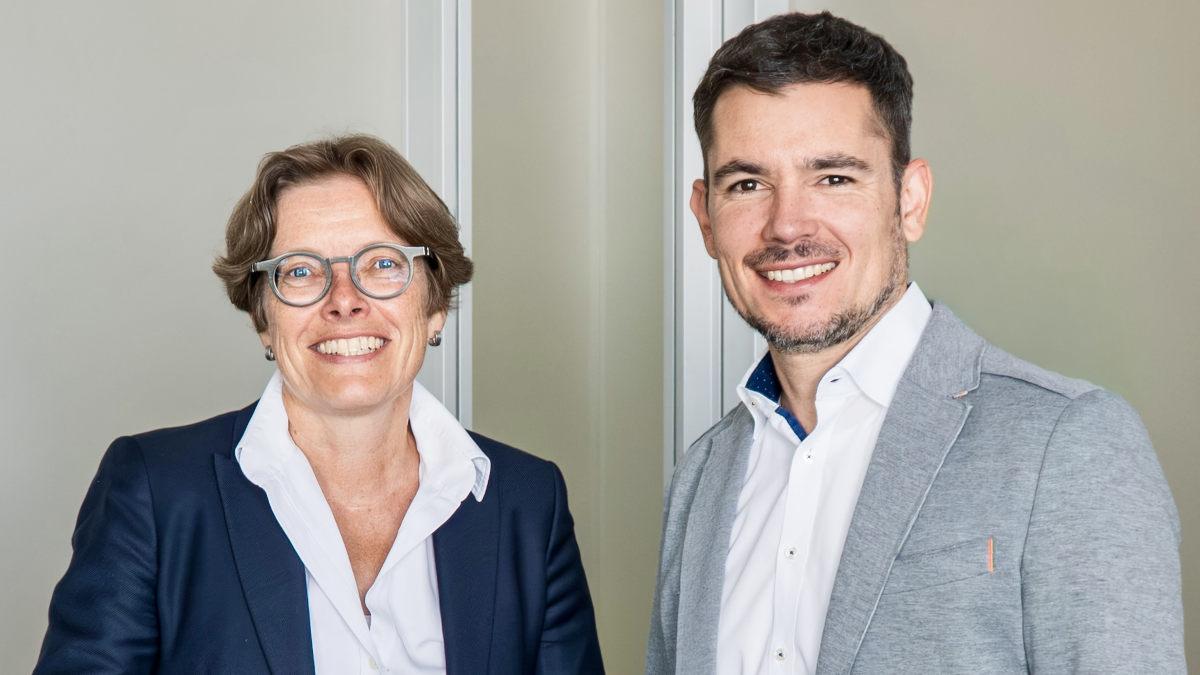 Monika Nirschl mit Florian Owen, Prokurist und Bauexperte bei Digatus Care 