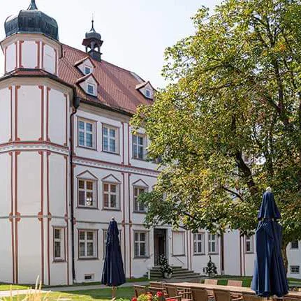 5dbfd9a4ef1c-Domus-Cura-Fellheim-Innenhof Domus Cura Fellheim Innenhof.jpg
