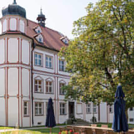 Domus Cura Fellheim Innenhof.jpg