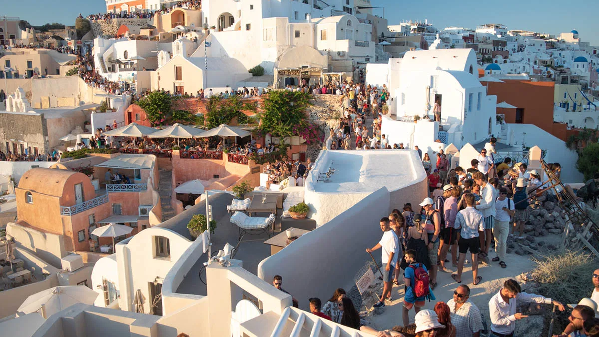 a90f2250a5a4-Griechenland-Santorin-Overtourism-iStock-Grumpy-Cow-Studios-1247334452 Santorin Overtourism