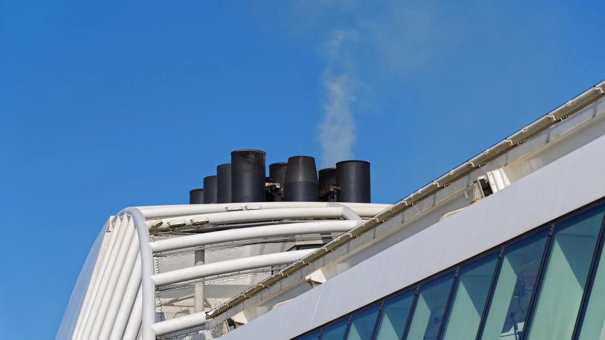 417ce1f36d59-Kreuzfahrtschiff-Schlot-iStock-Dennis-Gross-1169403280 Kreuzfahrtschiff Schlot