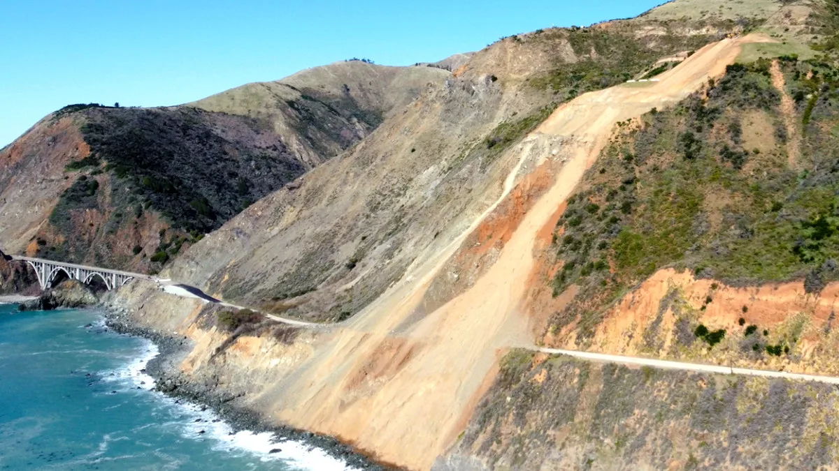 efd9cd3d9bd3-USA-Kalifornien-Highway-1-Big-Sur-Erdrutsch-Foto-CalTrans USA Kalifornien Highway 1 Big Sur Erdrutsch Foto CalTrans.jpg