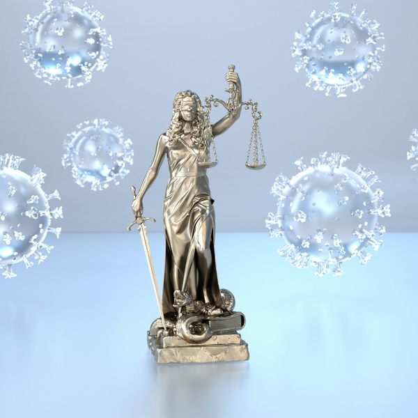 Justitia Urteil Corona Quadrat Foto iStock style-photography