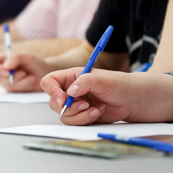 Ausbildung Prüfung Schreiben iStock slexp880.jpg