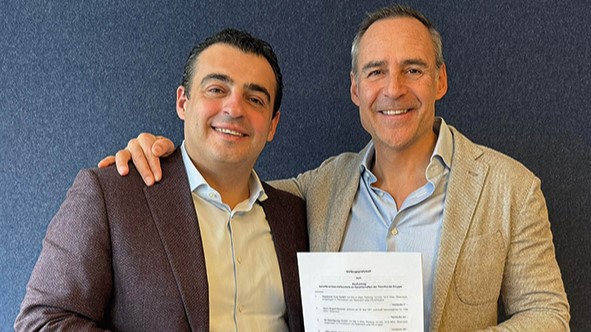 HR Group kauft Boutique-Hotelgruppe Vagabond Club, li. n. re. Ruslan Husry, CEO und Eigentümer HR Group, und Rupert Simoner, Gründer Vagabond Club
