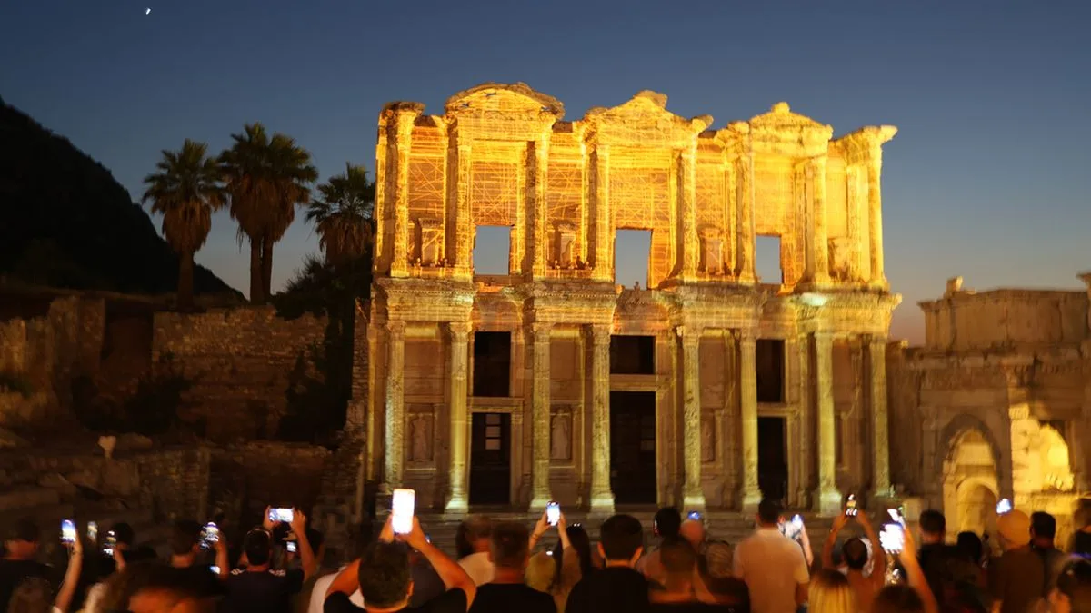 Türkei Ephesos Nacht Foto iStock Faraz Habib Altahian Türkei Ephesos Nacht Foto iStock Faraz Habib Altahian