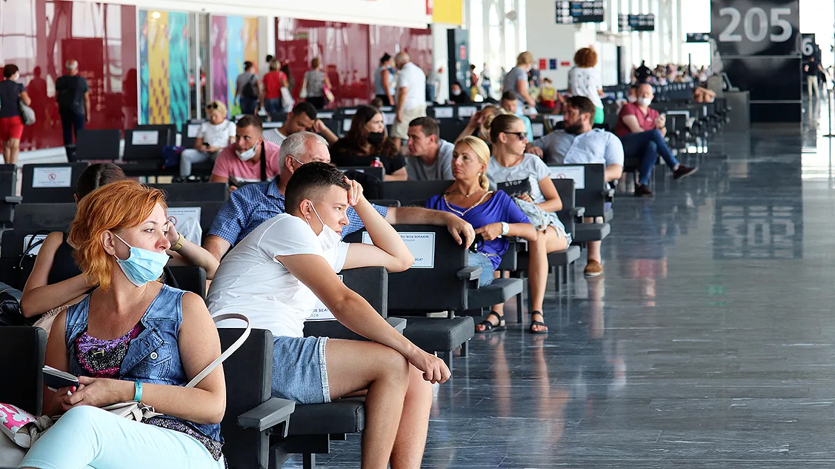 Türkei Flughafen Bodrum wartende Passagiere September 2020 Foto iStock Oleg Elkov Türkei Flughafen Bodrum wartende Passagiere September 2020 Foto iStock Oleg Elkov.jpg