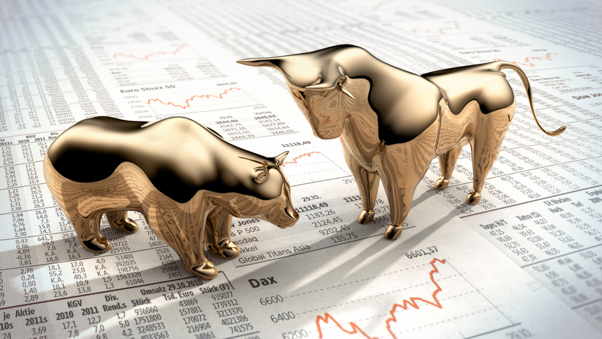 Aktien Börse Bulle und Bär Finanzzeitung Foto iStock peterschreiber media.jpg