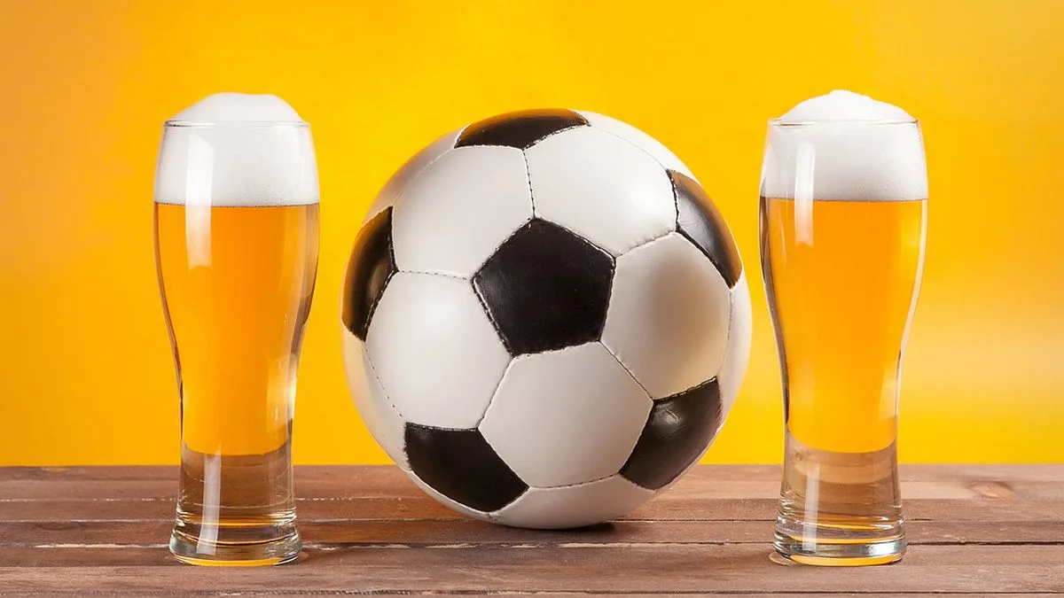 bc82fcba18a9-Bier-Fussball-Foto-iStock-Kalacheva-Stock-Studio Bier Fußball Foto iStock Kalacheva Stock Studio