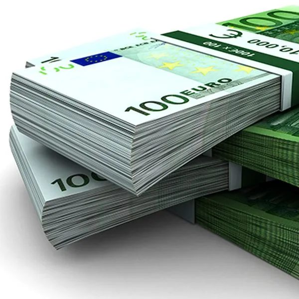 Geld Geldscheine Hunderter Euro Quadrat Foto iStock tforgo