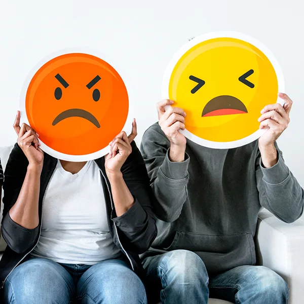 e1d8b39acc7e-Frust-Menschen-mit-Emojis-vorm-Gesicht-iStock-Rawpixel Frust Menschen mit Emojis vorm Gesicht iStock Rawpixel.jpg