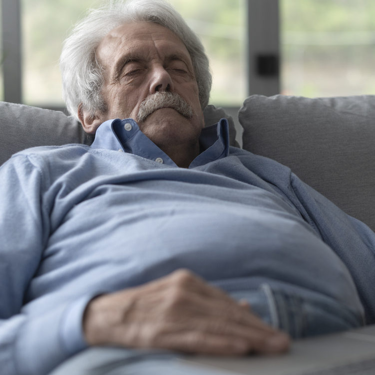 Senior Bewohner schlafen dösen gammeln