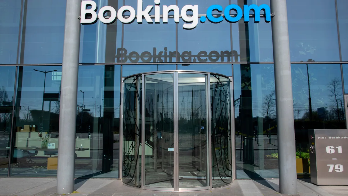 c532faab4a36-iStock-1357858093 Booking Amsterdam Eingang