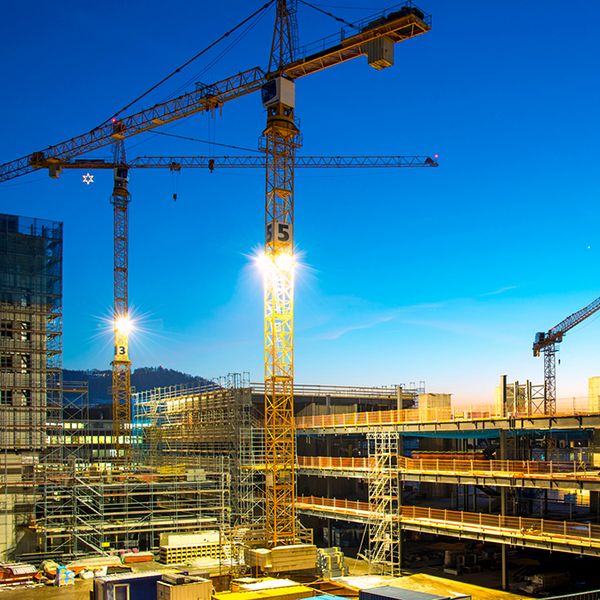 Baustelle in Dämmerung Hotel Quadrat Foto iStock Markus Thoenen