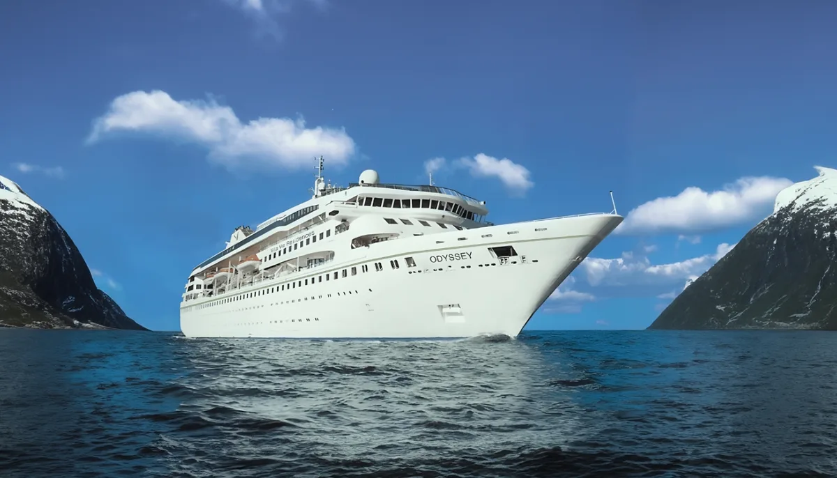 Inside Ship – Ship on fjord Villa Vie Residences Inc Odyssey Die Odyssey operiert als Residenzschiff. Doch jetzt müssen die Dauergäste und Eigentümer der Kabinen das Schiff verlassen
