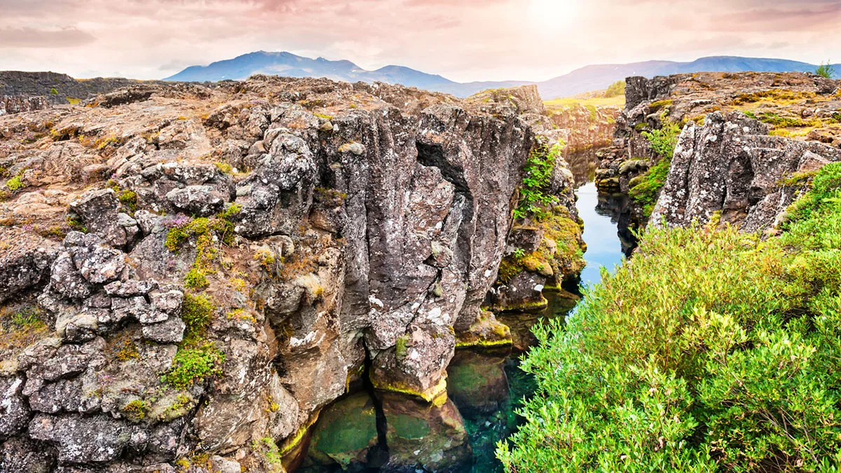 4c3a069cede6-Island-Thingvellir-Nationalpark-iStock-Olga_Gavrilova-499727006 Island Thingvellir Nationalpark