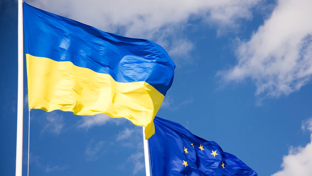 Ukraine Europa Flaggen iStock ValtimorN Ukraine Europa Flaggen iStock ValtimorN.jpg