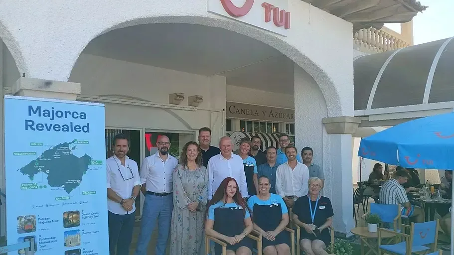 8f1f35ac630a-Tui_FLagship_Store_Playa_de_Palma_ TUI Reisebüro Playa de Palma